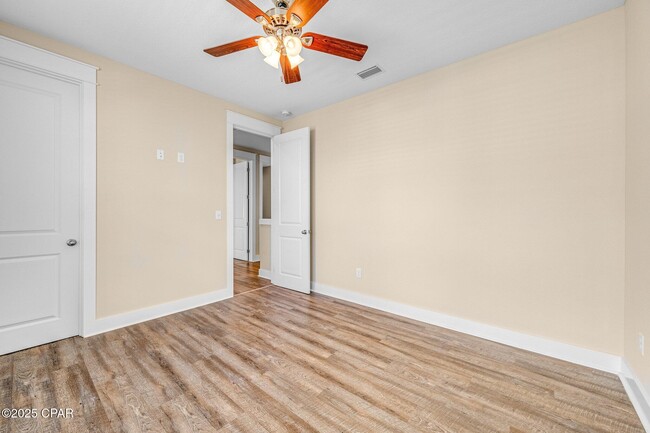 Building Photo - 3216 Veranda Ave
