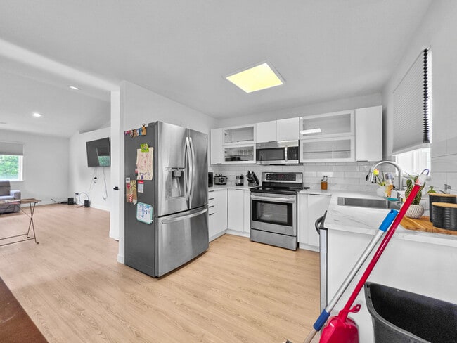 Building Photo - Charming 3 beds 2 baths in Denver!