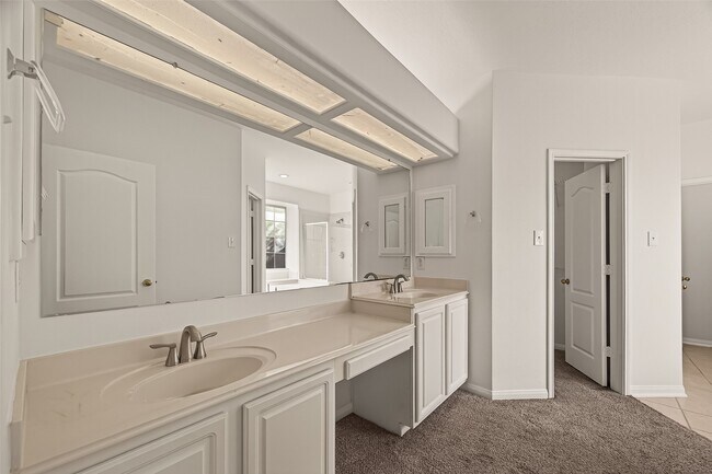 Building Photo - 3804 Dunlavy Dr