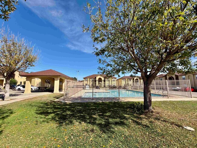 Building Photo - 9804 Cantera Ct