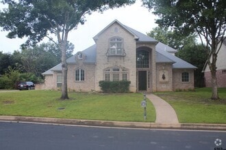 Building Photo - 3826 Woods Blvd