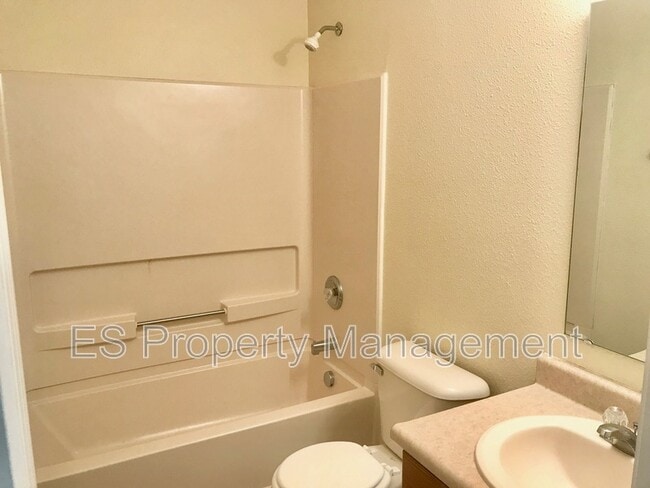 Building Photo - 10264 Cumberland Pointe Blvd