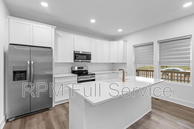 Building Photo - 1405 14th Ave N