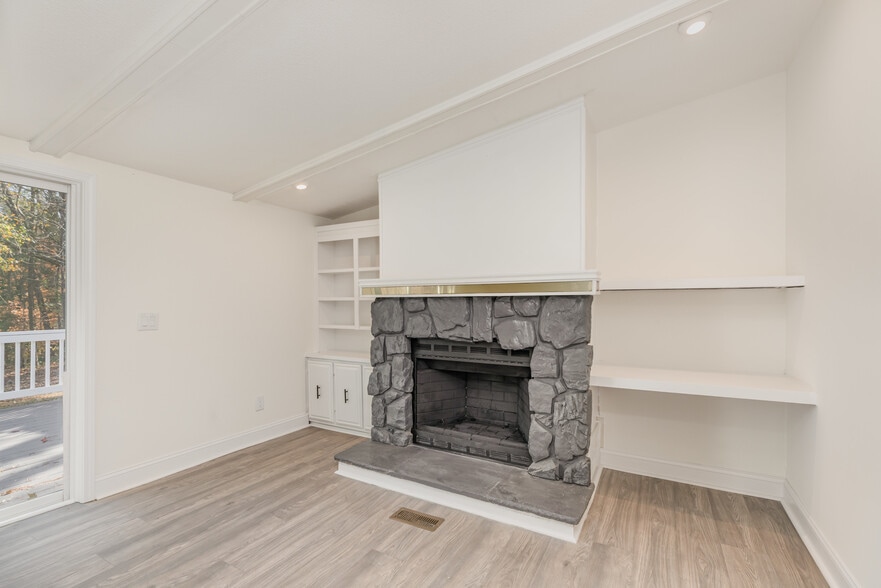 Building Photo - 130 Old Lowesville Rd