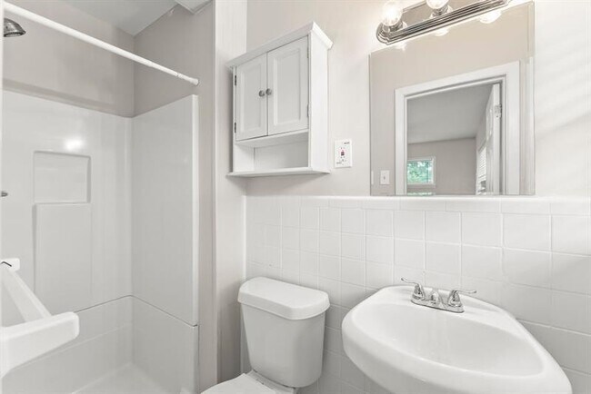 Building Photo - 2352 Elmwood Cir SE