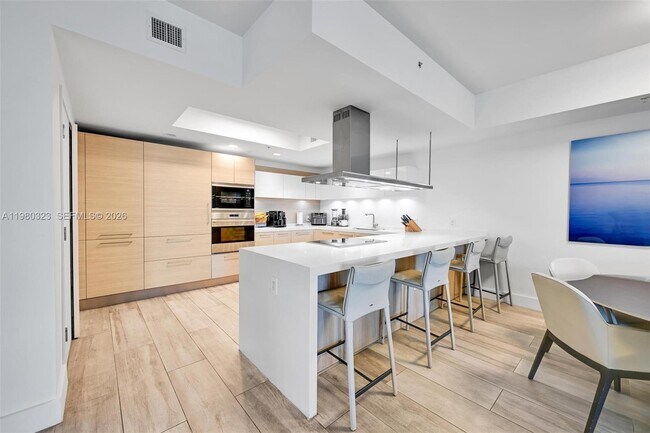 Building Photo - 17111 Biscayne Blvd