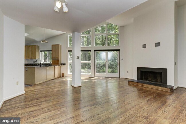 Building Photo - 10373 Currycomb Ct