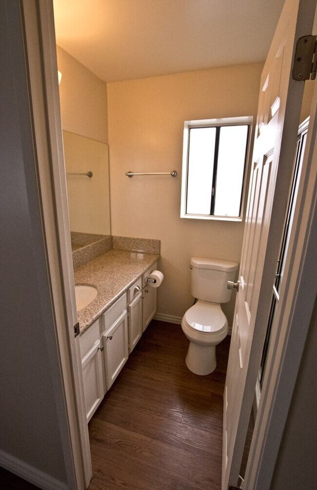 Building Photo - Beautiful 4BR/3 Full BA single family home with large yard