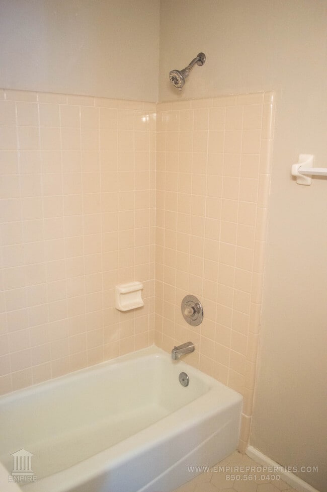 Building Photo - Beautiful Large home off of Mahan