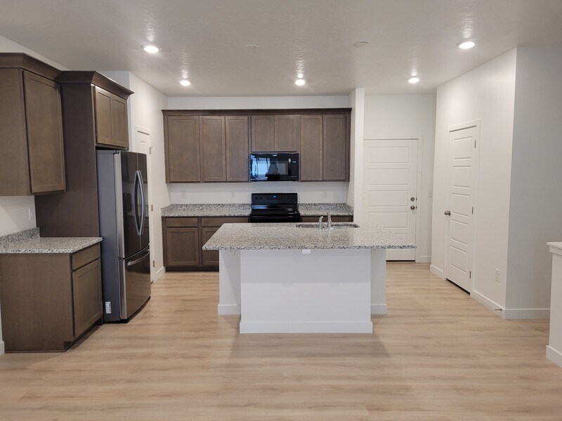 Building Photo - 4250 Bromwell Ct