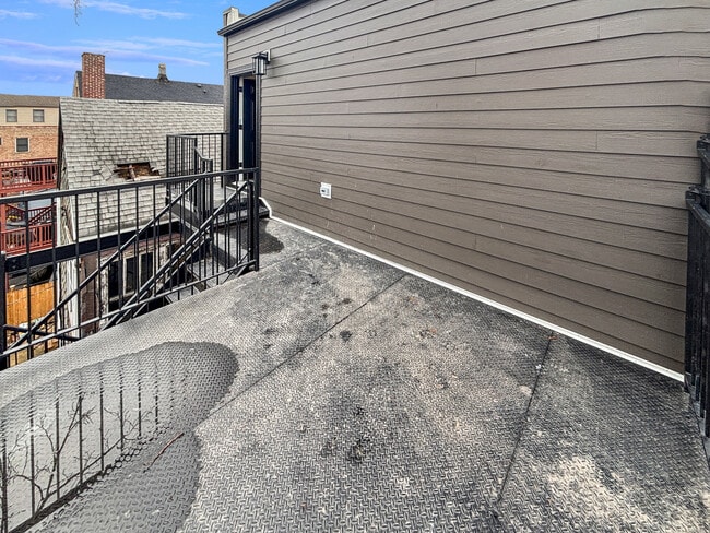 Building Photo - 2127 W 18th St