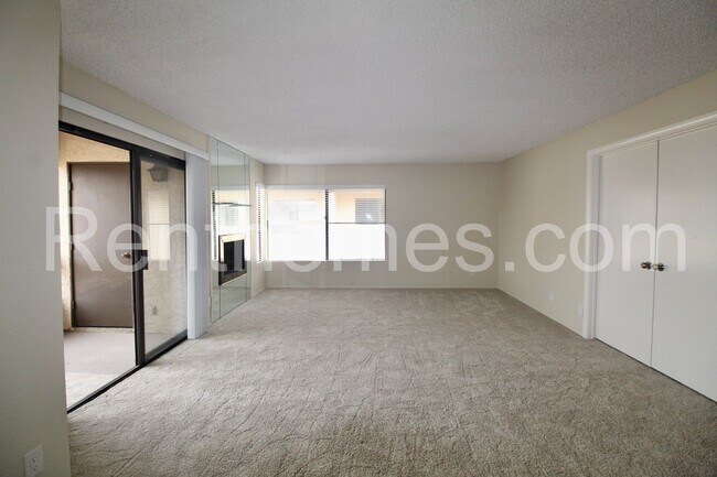 Building Photo - 6747 Friars Rd