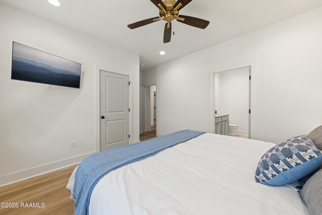 Building Photo - 105 Steiner Oaks