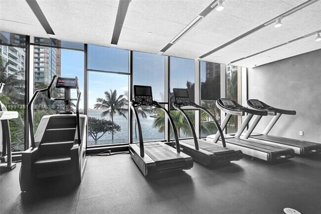 Building Photo - 460 NE 28th St