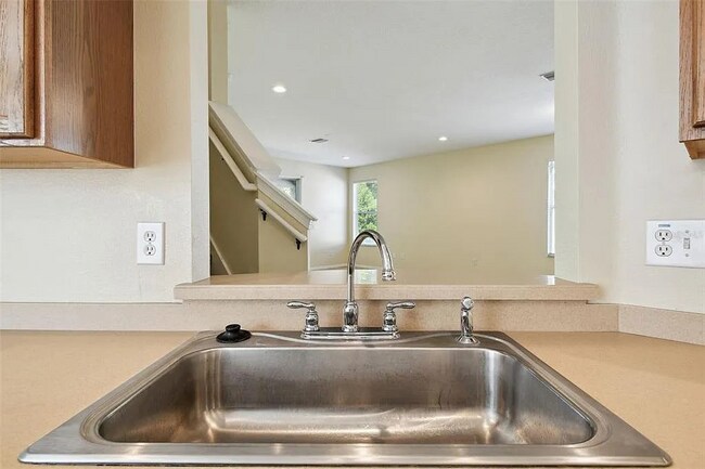 Building Photo - 15841 Pond Rush Ct