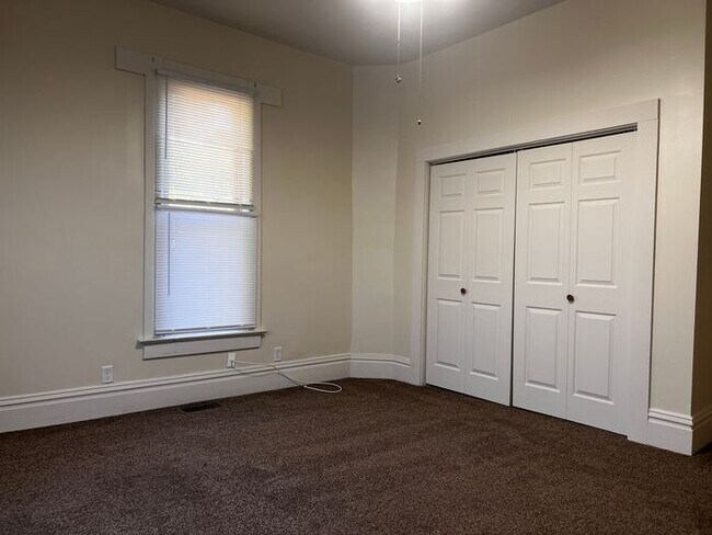 Building Photo - 2 Bedroom Home In The Collett Park Area