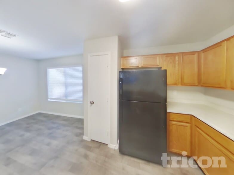 Building Photo - 11445 W Cambridge Ave