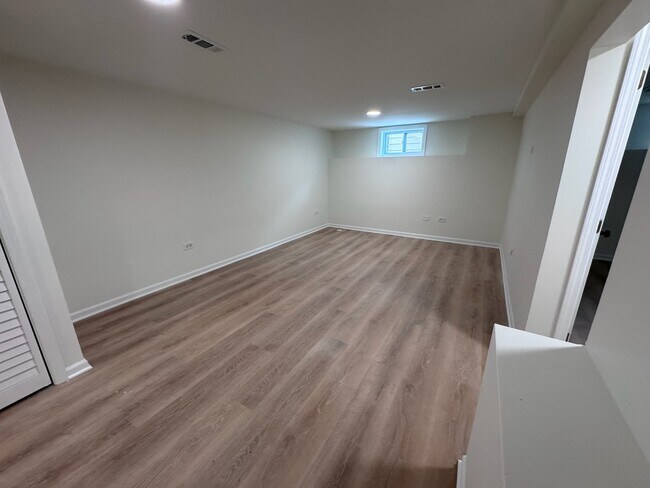 Building Photo - 754 Spring Rd