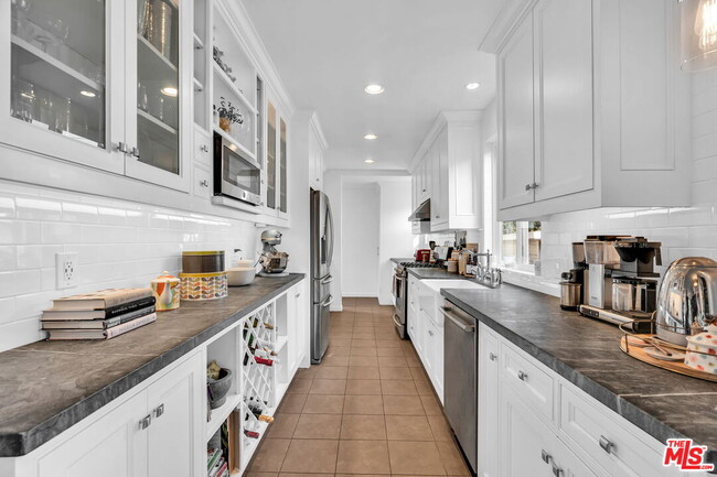 Building Photo - 5182 Ellenwood Dr