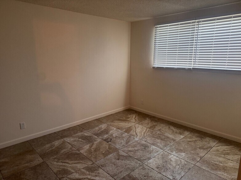 Building Photo - 4623 W Keim Dr