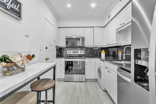 Building Photo - 2501 S Ocean Dr