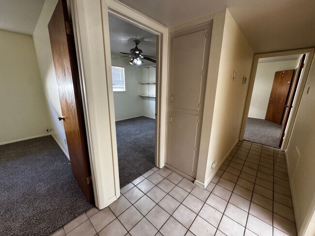 Building Photo - Mid-century Modern Heights Home