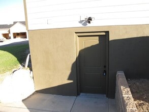 Building Photo - 2037 Bridle Cir