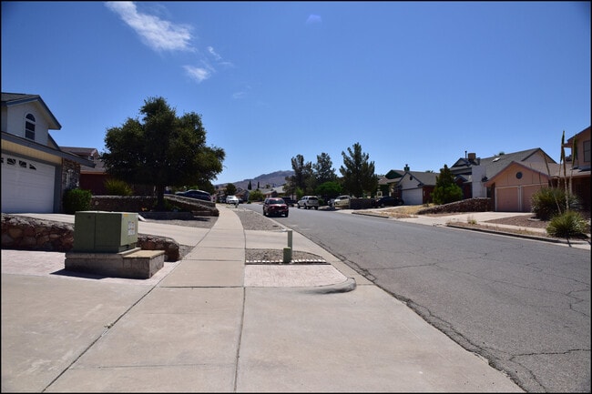 Building Photo - 7229 Canyon Run Dr