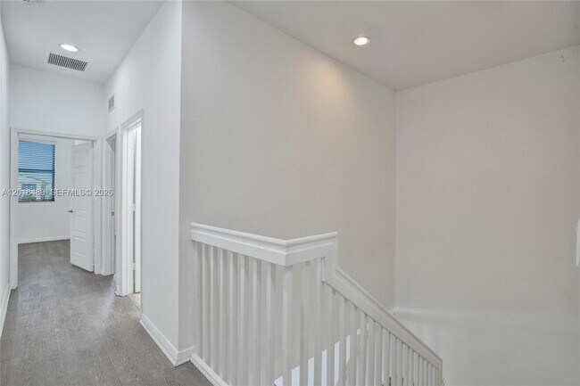 Building Photo - 643 NE 191st Terrace