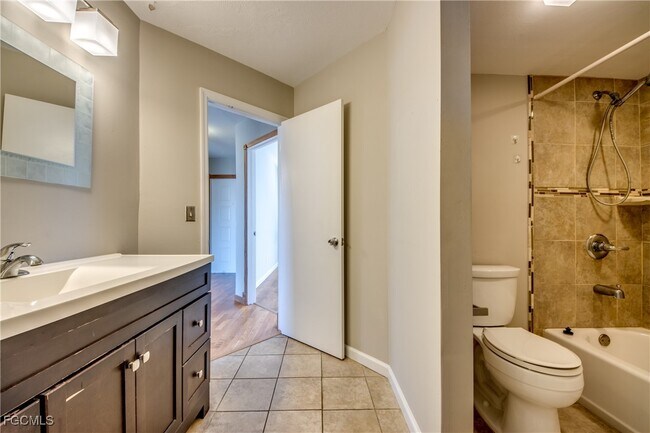 Building Photo - 4616 SE 6th Ave