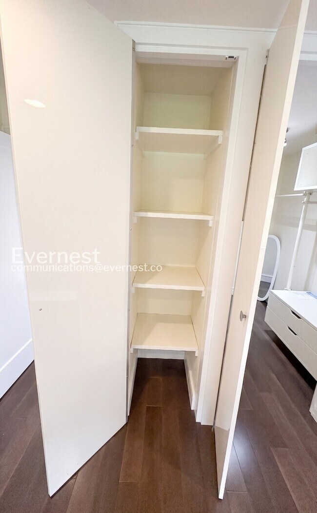 Building Photo - 1-Bed/1-Bath Condo/Voucher Accepted/Available Now!