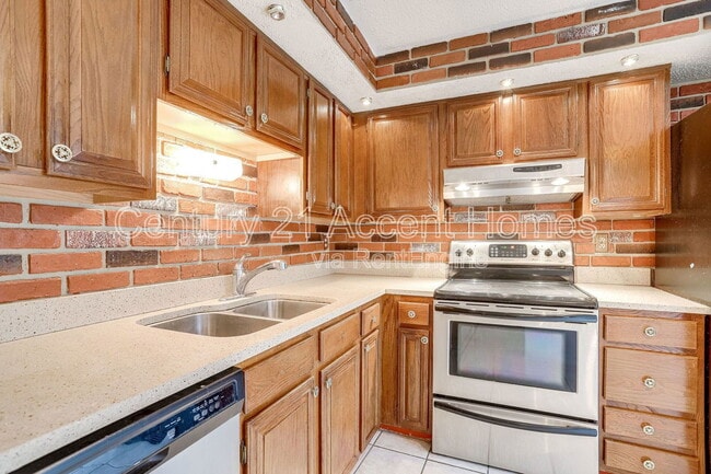 Building Photo - 5328 Larochelle Ct