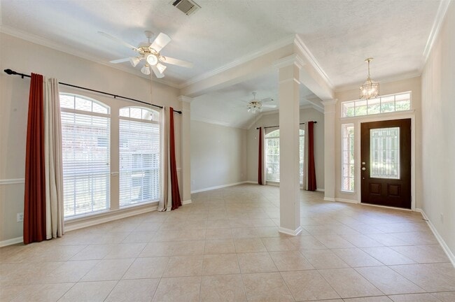 Building Photo - 9026 Robinhoods Well Dr