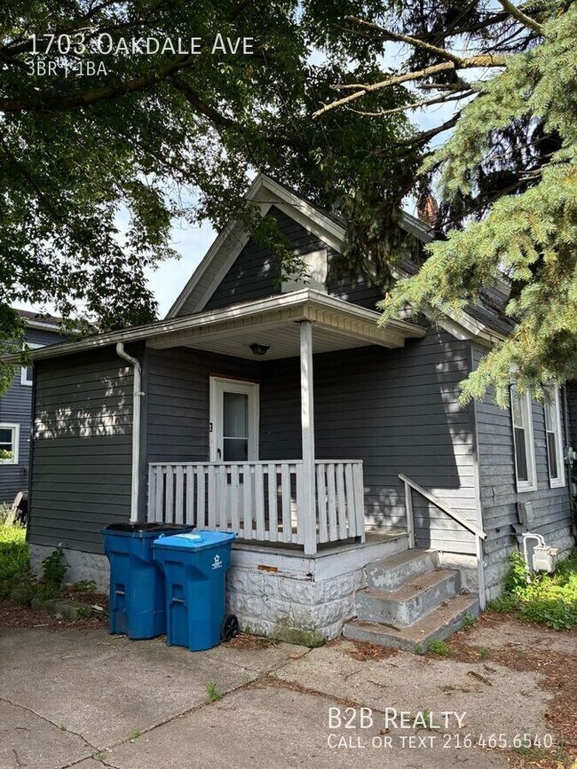 Building Photo - 1703 Oakdale Ave