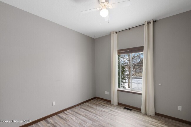Building Photo - Strawberry Fields Dream Home