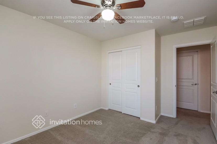 Building Photo - 7041 W Mercer Ln