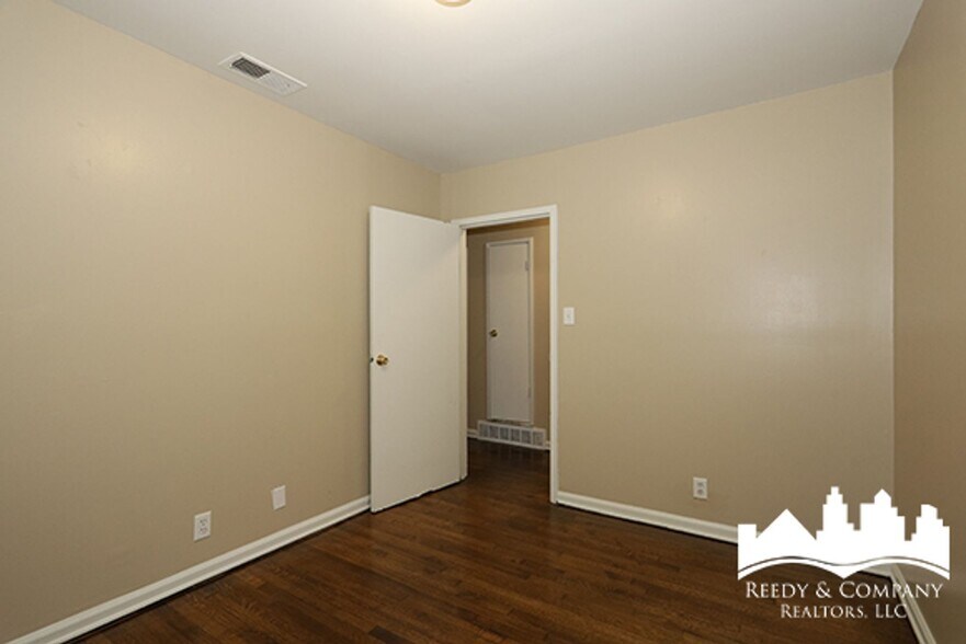 Building Photo - 1380 Rolling Hills Dr