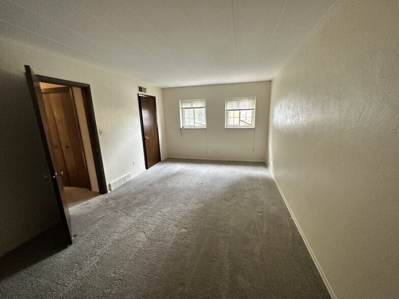 Building Photo - 301 Bigham St