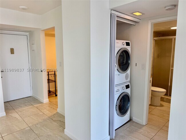 Building Photo - 20515 E Country Club Dr