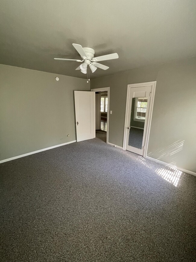 Building Photo - 935 Allen Ave