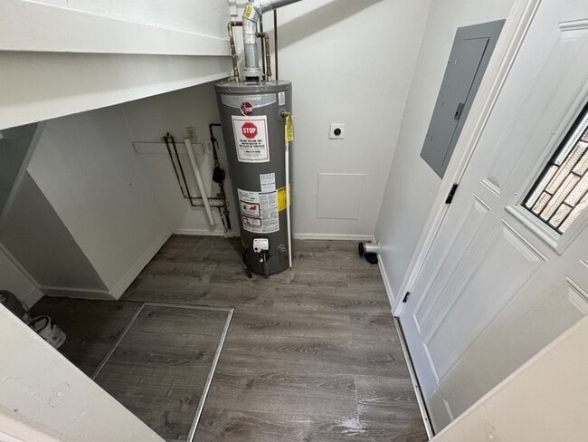 Building Photo - 13506 Bennington Ave