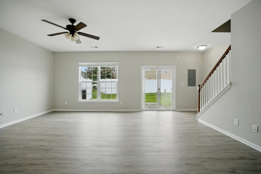 Building Photo - 5009 Breleigh Ln
