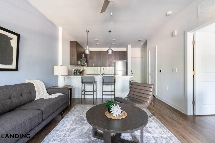 Building Photo - 1225 Utica Dr