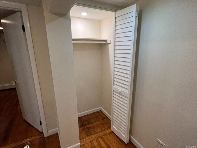 Building Photo - 21 E Cedar St