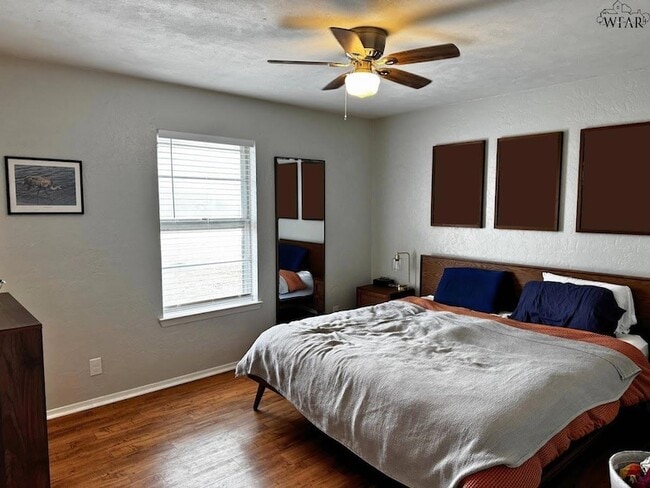 Building Photo - 2119 Selma Dr