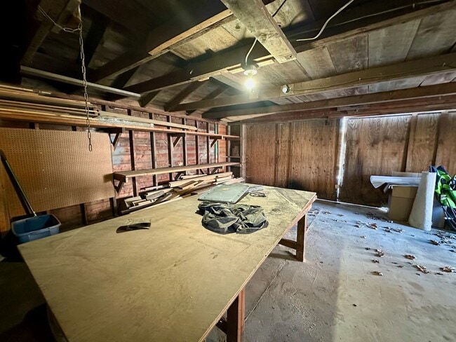 Building Photo - Ideally Located and Updated 3 Bed 1 Bath Spokane Home w/ Large Detached Garage/Shop Near Garland ...