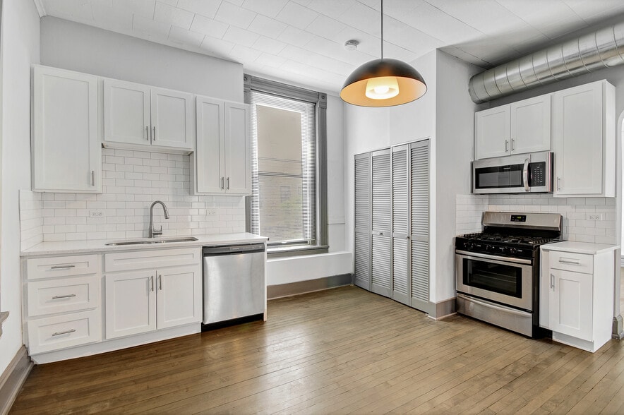 Building Photo - 1659 W 21st St