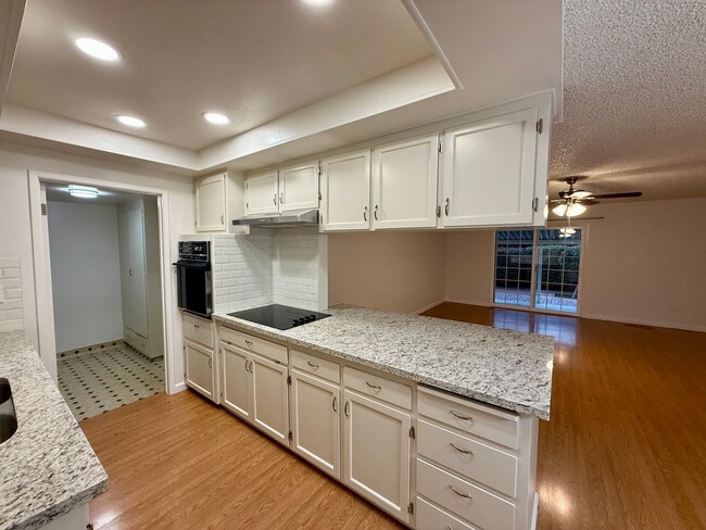 Building Photo - Conveniently located single story home!