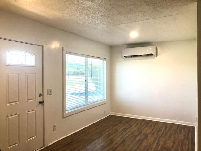 Building Photo - 3 Bedroom 1 Bath Country Home