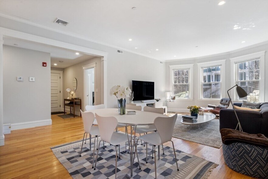 Building Photo - 35 Upland Rd